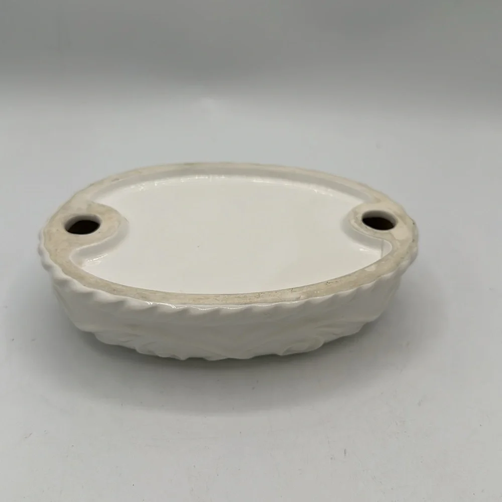 White/cream ceramic soap dish